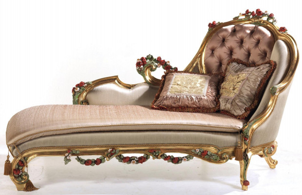 Luxe chaise longue met decoratieve snijwerk