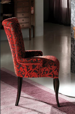 Woonkamer leunstoelen luxe fauteuil stoel hout bruin Italiaanse meubels bekleding