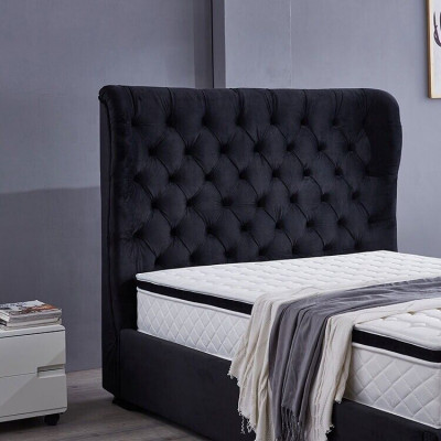 Zwart Chesterfield gestoffeerd luxe slaapkamer decoratie design bedden leer