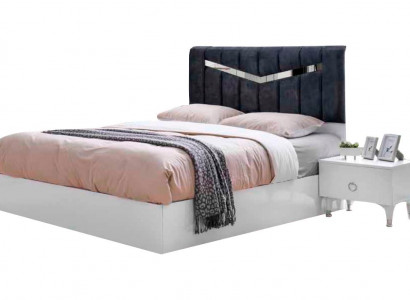 Rechthoekig wit-grijs tweekleurig modern design stijl tweepersoonsbed slaapkamer.